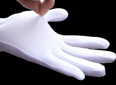White gloves without ribs